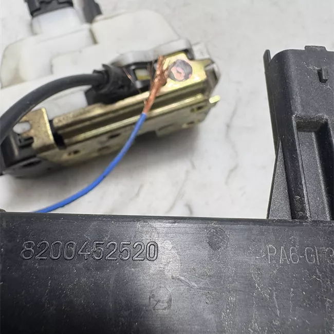 Serratura porta posteriore destra