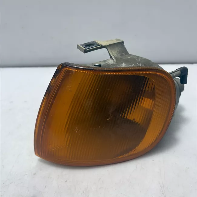 Fanalino anteriore sinistro Giallo