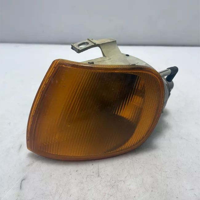 Fanalino anteriore sinistro Giallo