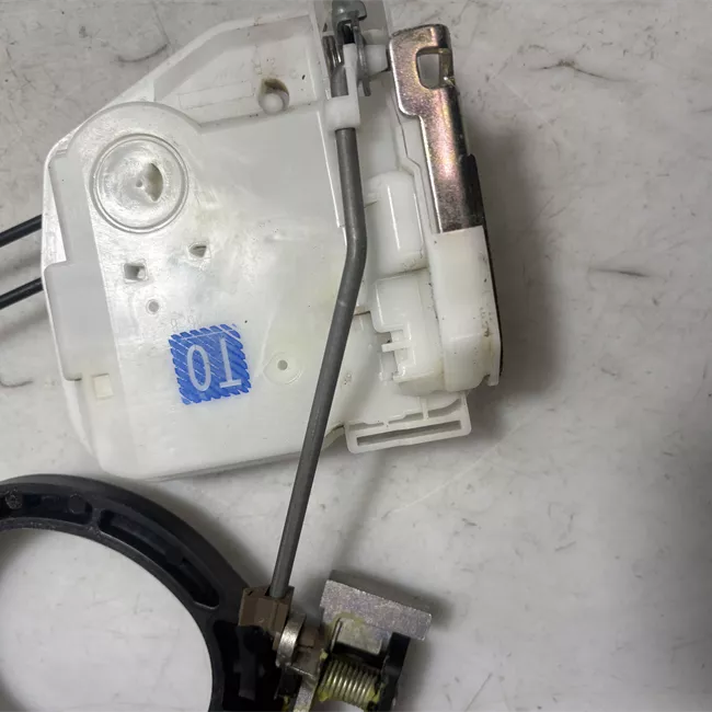 Serratura porta posteriore destra con doppia chiusura