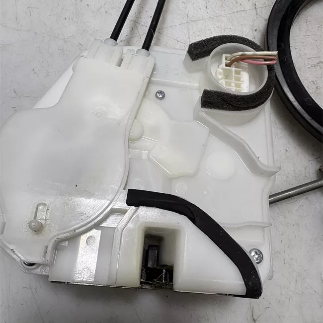 Serratura porta posteriore destra con doppia chiusura