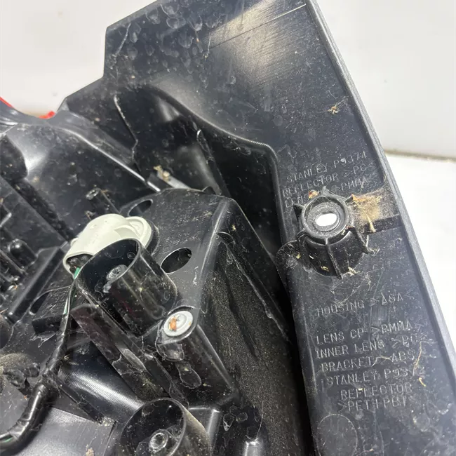 Fanale posteriore parte esterno sinistro