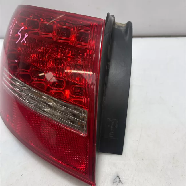 Fanale posteriore parte esterno sinistro con led