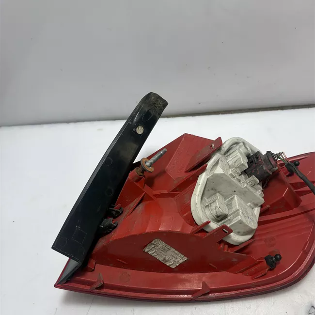 Fanale posteriore parte esterno sinistro con led