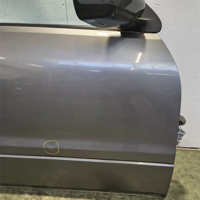 Porta anteriore destra