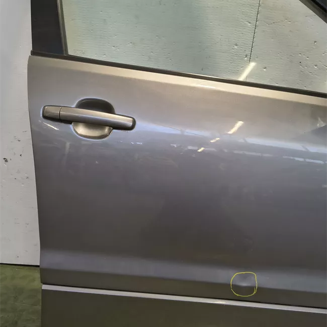 Porta anteriore destra