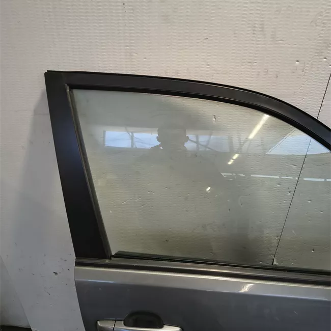 Porta anteriore destra