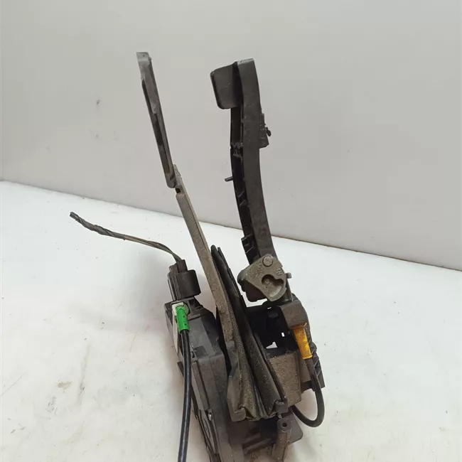 Serratura porta posteriore destra con sistema di chiusura centrale