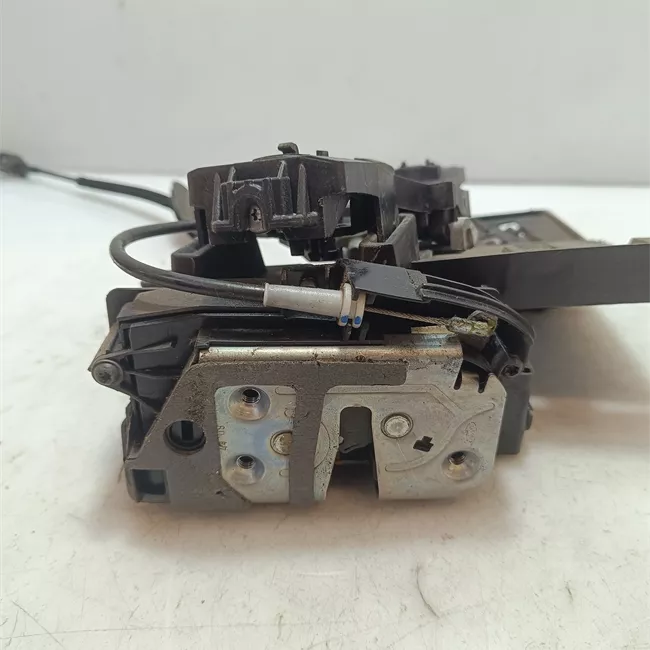 Serratura porta posteriore destra con sistema di chiusura centrale