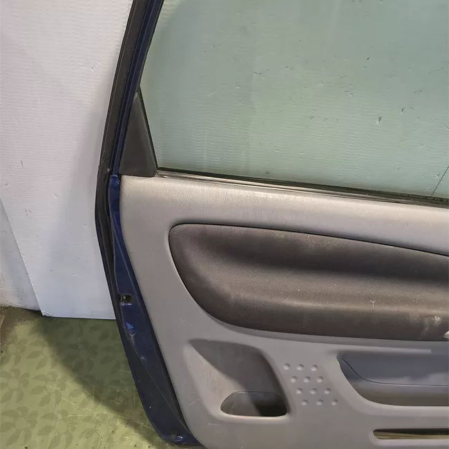 Porta anteriore sinistra