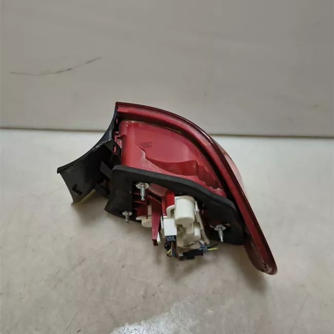 Fanale posteriore parte esterno sinistro