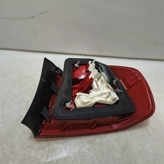 Fanale posteriore parte esterno sinistro