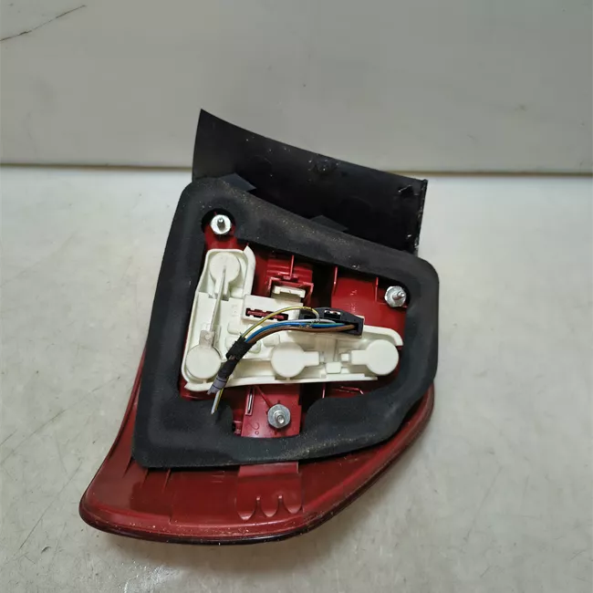 Fanale posteriore parte esterno sinistro