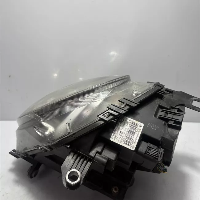 Proiettore destro con indicatore direzione giallo