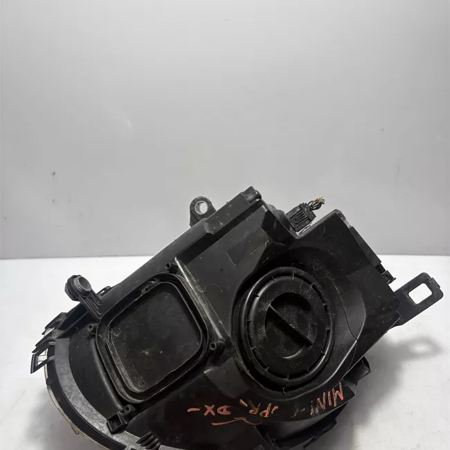 Proiettore destro con indicatore direzione giallo