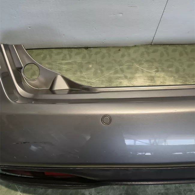 Paraurti posteriore con sensori parcheggio