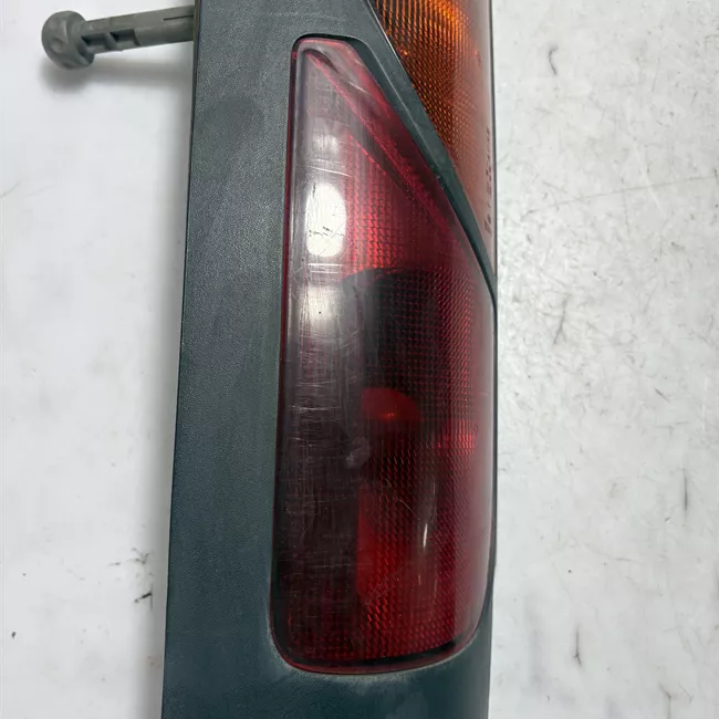 Fanale posteriore sinistro 2 porte battenti