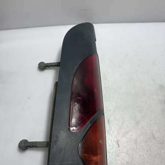 Fanale posteriore sinistro 2 porte battenti