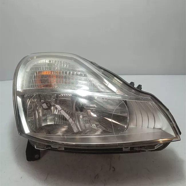 Proiettore destro Faro 01