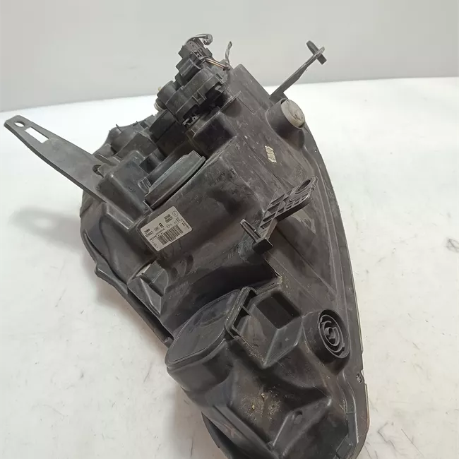 Proiettore destro Faro 01