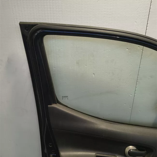 Porta anteriore sinistra