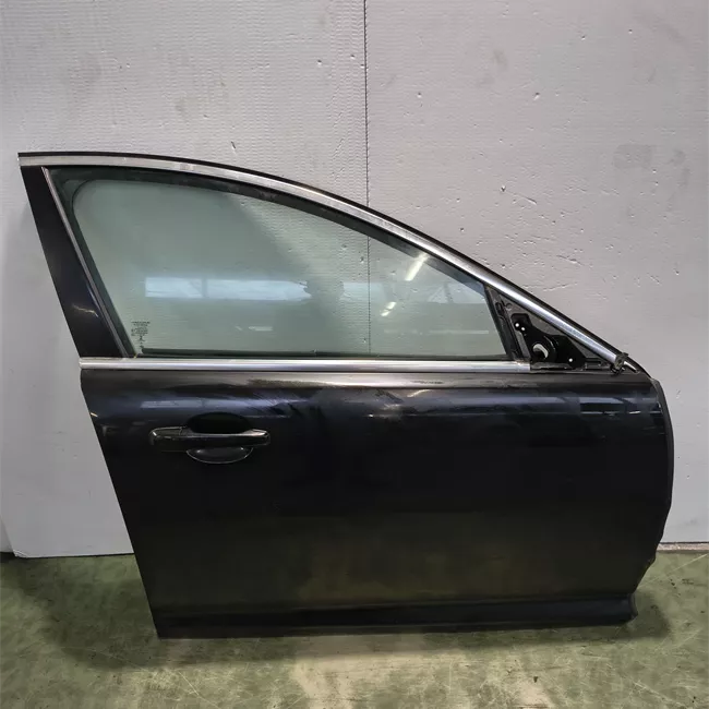 Porta anteriore destra