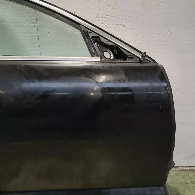 Porta anteriore destra