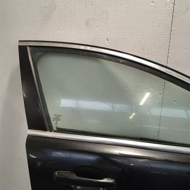 Porta anteriore destra