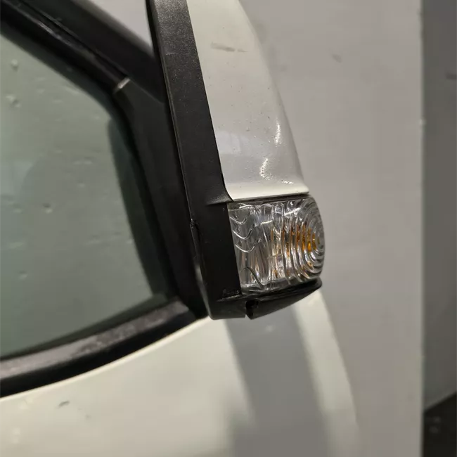 Porta anteriore destra