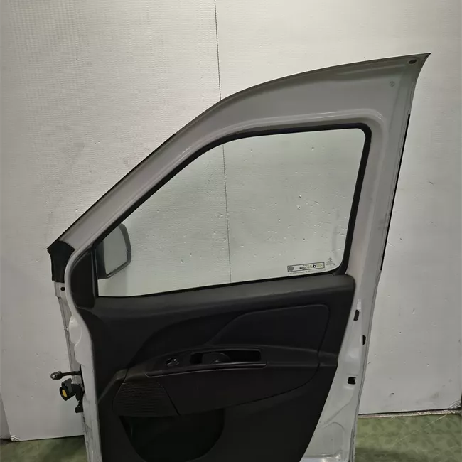Porta anteriore destra