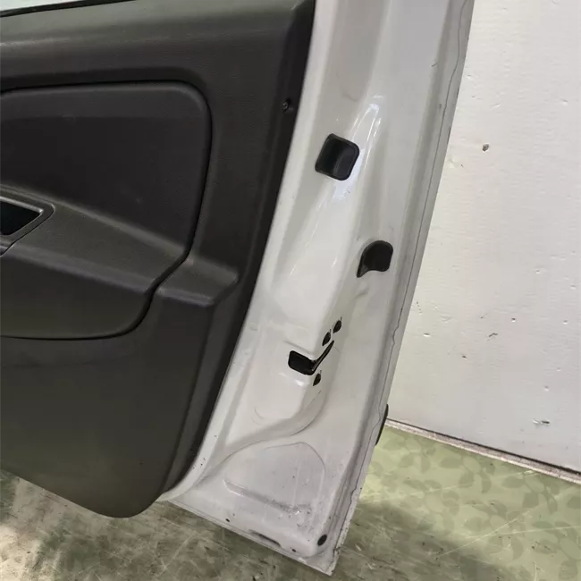 Porta anteriore destra