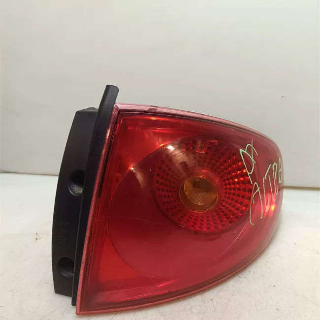 Fanale posteriore destro Nero