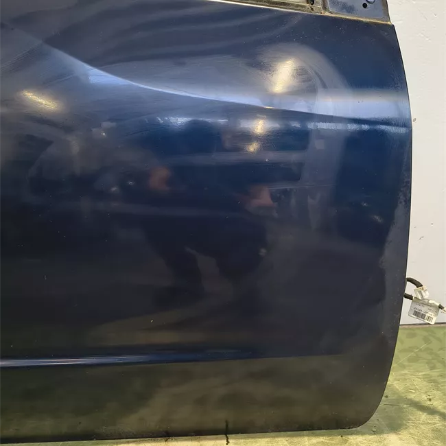 Porta anteriore destra