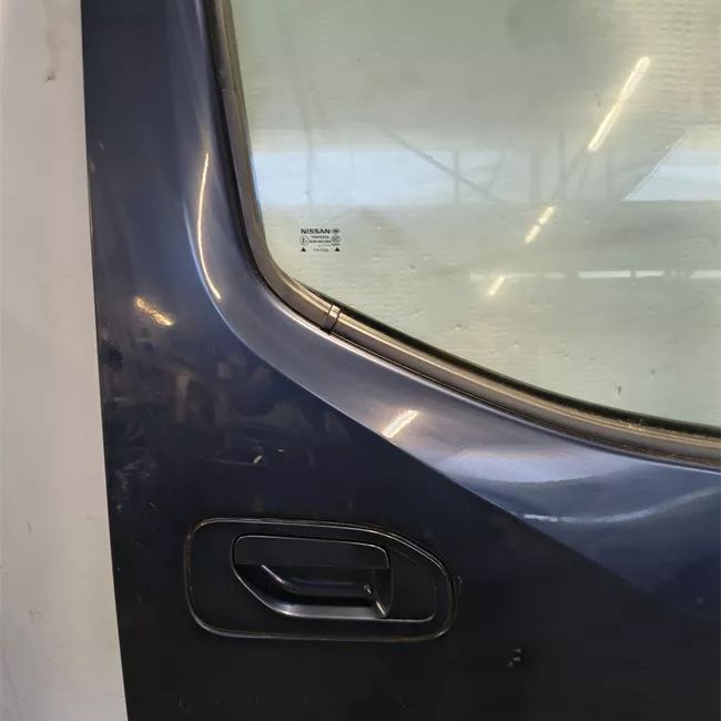 Porta anteriore destra