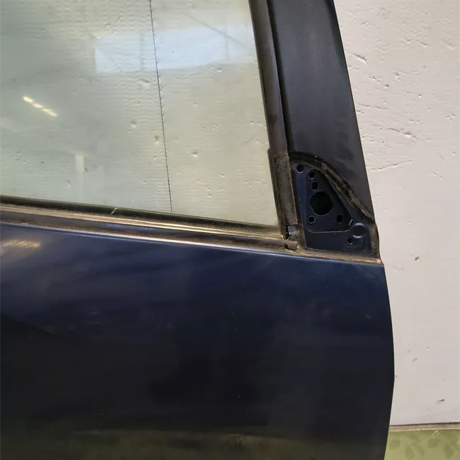 Porta anteriore destra