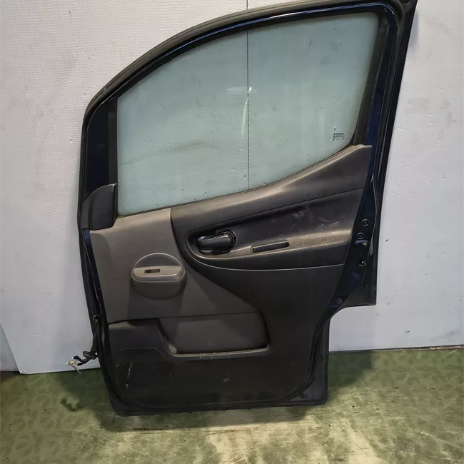 Porta anteriore destra