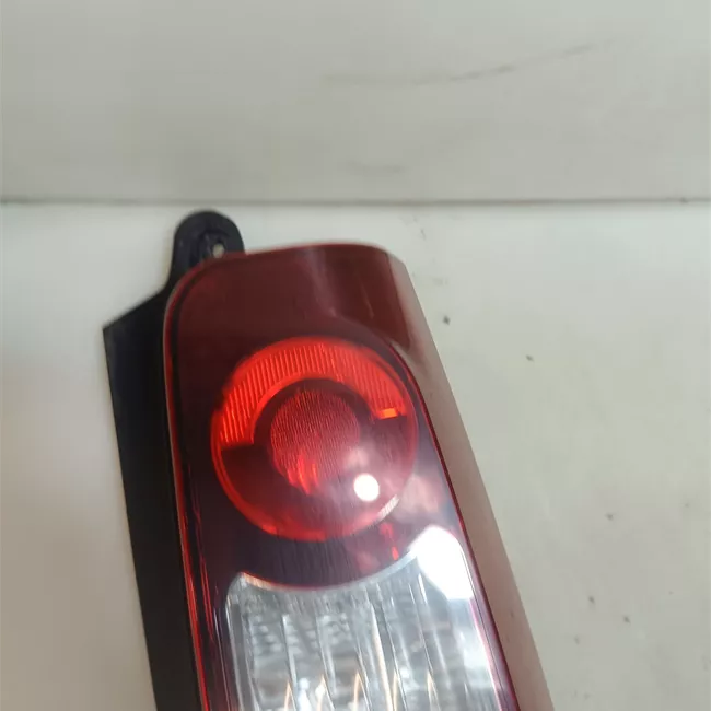 Fanale posteriore destro porte posteriore a battente