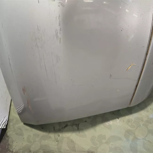 Paraurti anteriore grigio