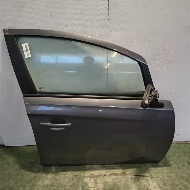 Porta anteriore destra