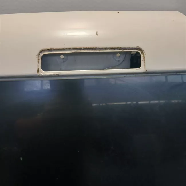 Porta carico posteriore a battente sinistra