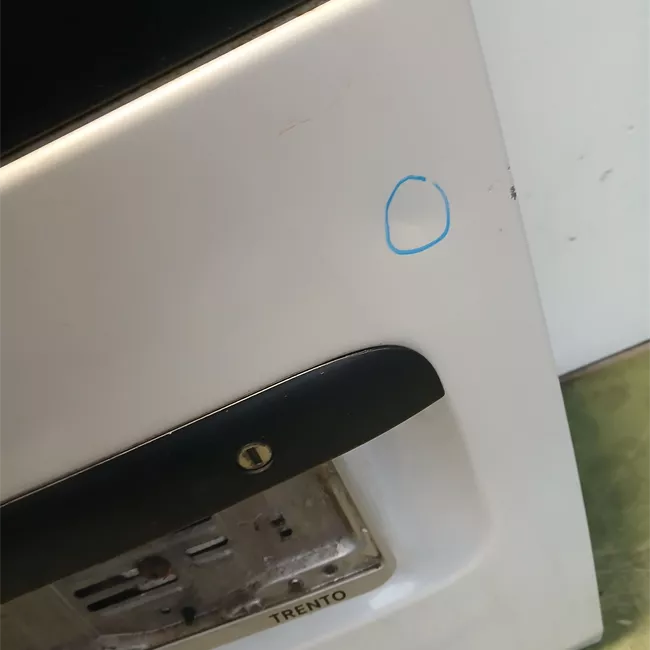 Porta carico posteriore a battente sinistra