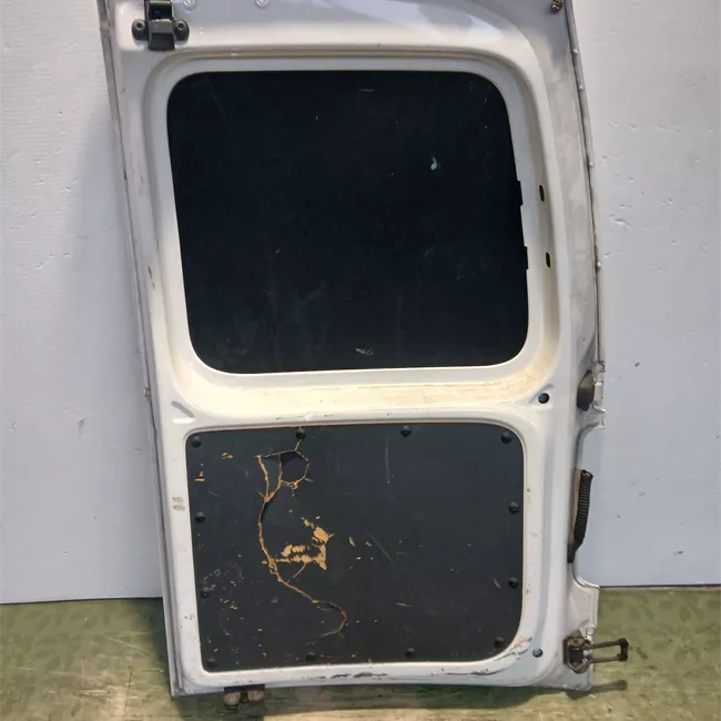 Porta carico posteriore a battente sinistra