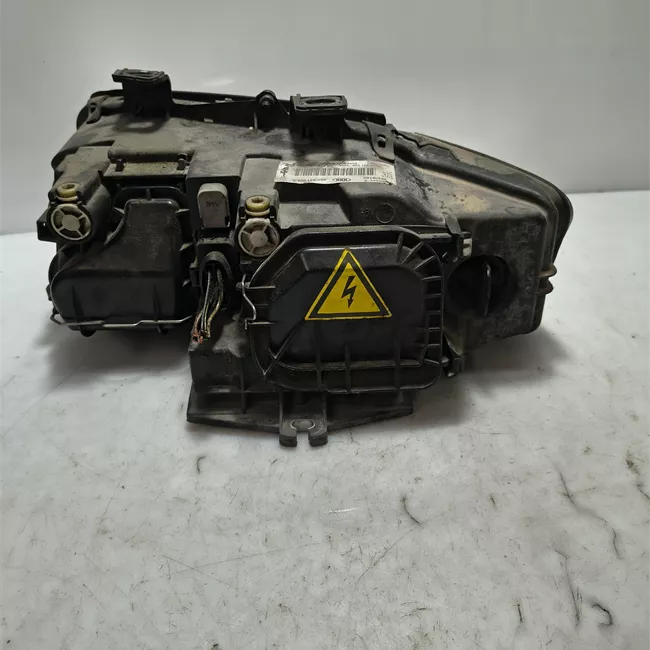 Proiettore destro Xenon