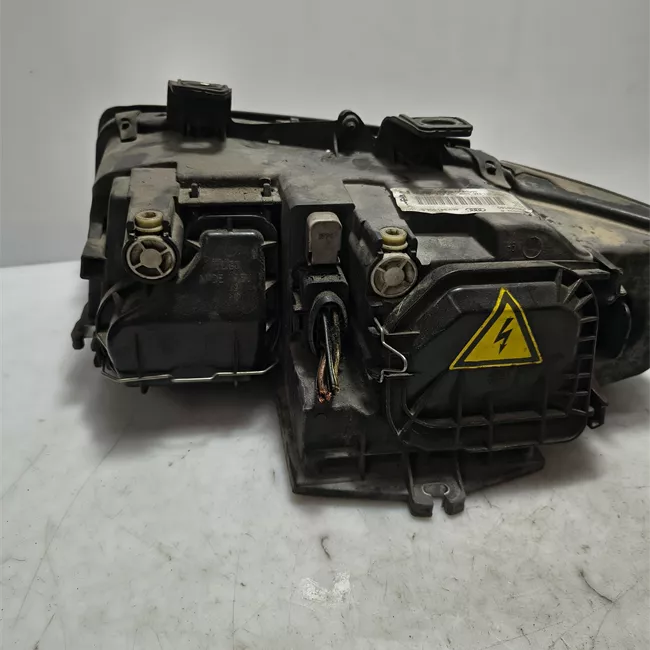 Proiettore destro Xenon