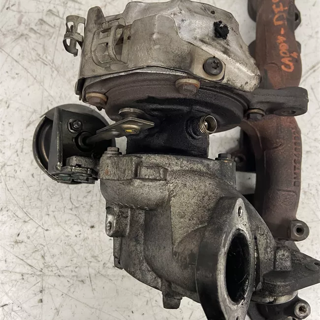 Turbocompressore con collettore scarico