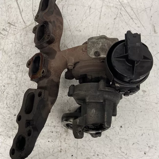 Turbocompressore con collettore scarico