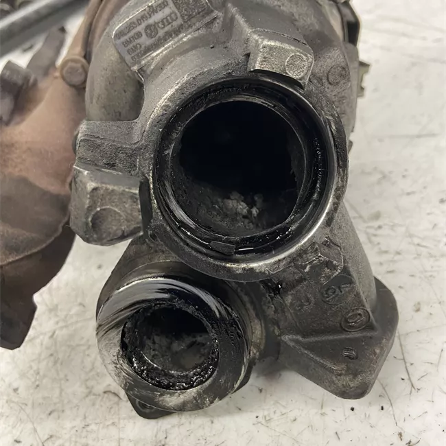 Turbocompressore con collettore scarico