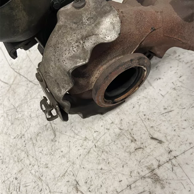 Turbocompressore con collettore scarico