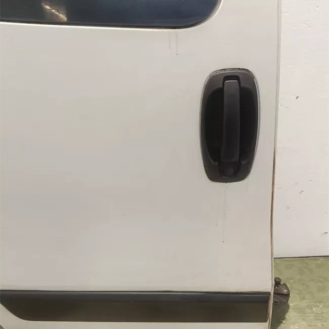 Porta posteriore destra