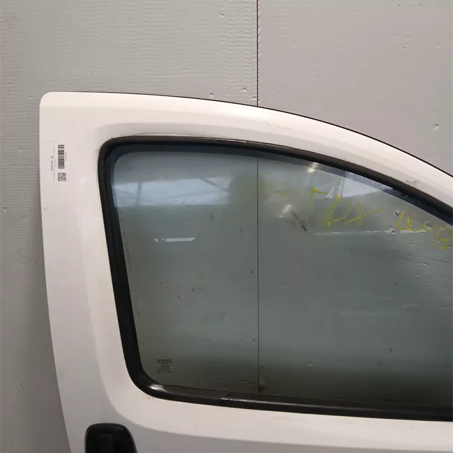 Porta anteriore destra